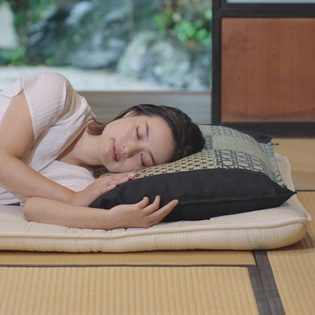 Tatami Pillow – Edo Komon, White