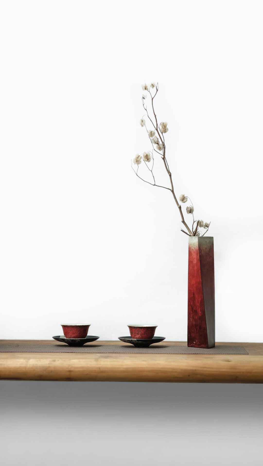 What is the difference between flower arrangement and ikebana?