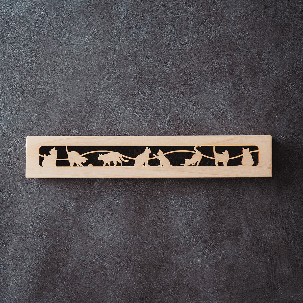 Hinoki Wood Incense Burner – Playful Cat Pattern