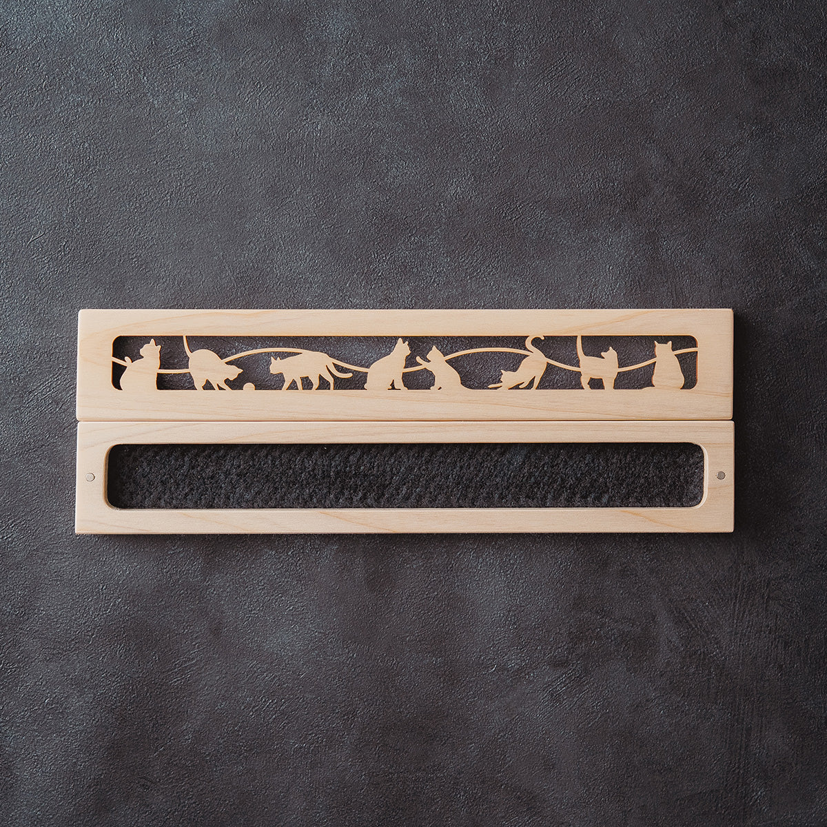 Hinoki Wood Incense Burner – Playful Cat Pattern
