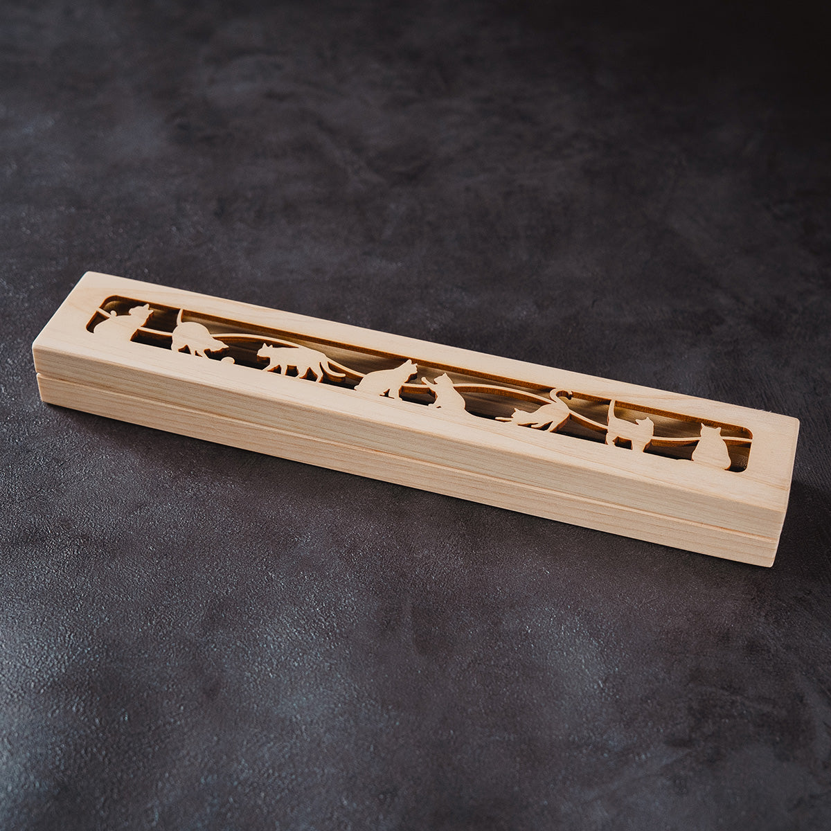 Hinoki Wood Incense Burner – Playful Cat Pattern