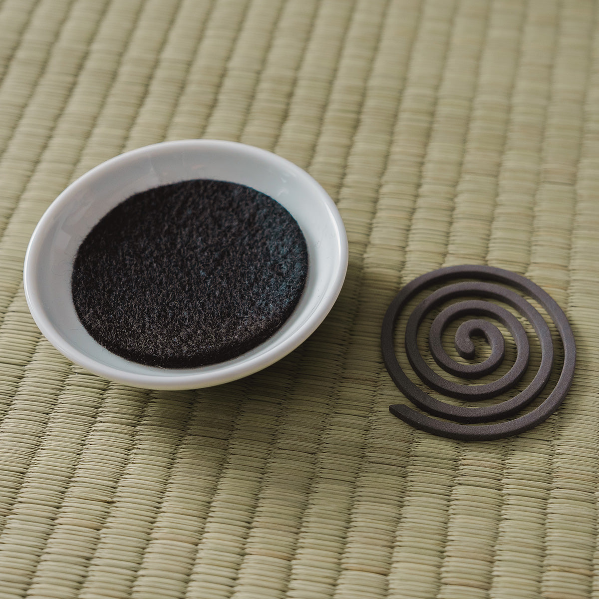 Camphor Incense Gift Set – 10 Coils with Plate and Mat